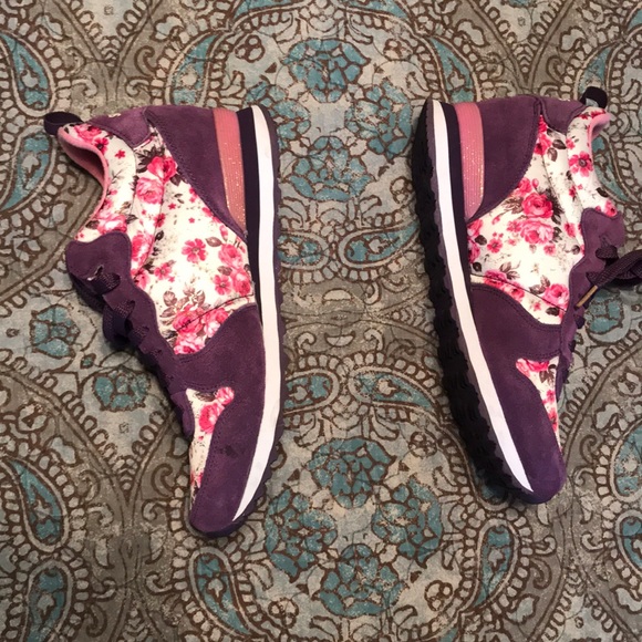 Skechers Shoes - Picture 5 of 5